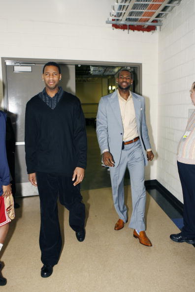 NBA交易市场最新动态：骑士完成引援,（NBA交易快讯：骑士敲定补强）