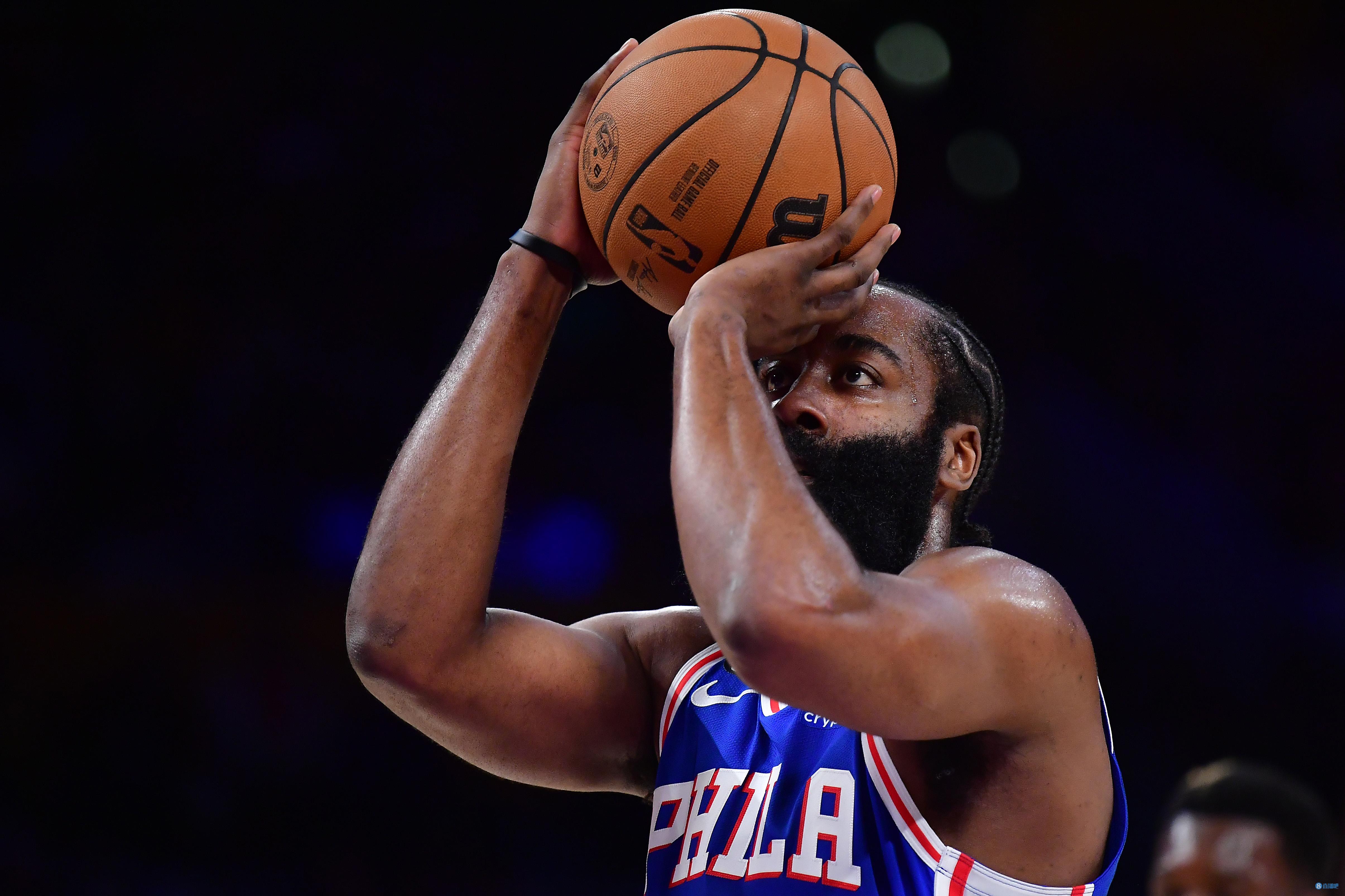 世欧预战报：内维斯、B费戴帽，葡萄牙9-1狂胜直通世界杯（欧洲区世预赛快讯：内维斯与B费梅开三度，葡萄牙9-1大胜锁定世界杯席位）