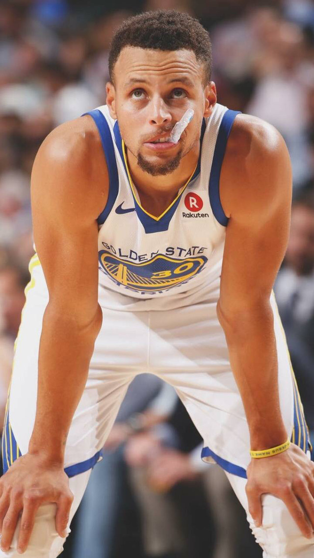 收到国足纪念球衣，尹鸿博：感谢祖国，为国出战是最大骄傲（获赠国足纪念球衣，尹鸿博致谢祖国：为国出战是我最大的荣耀）