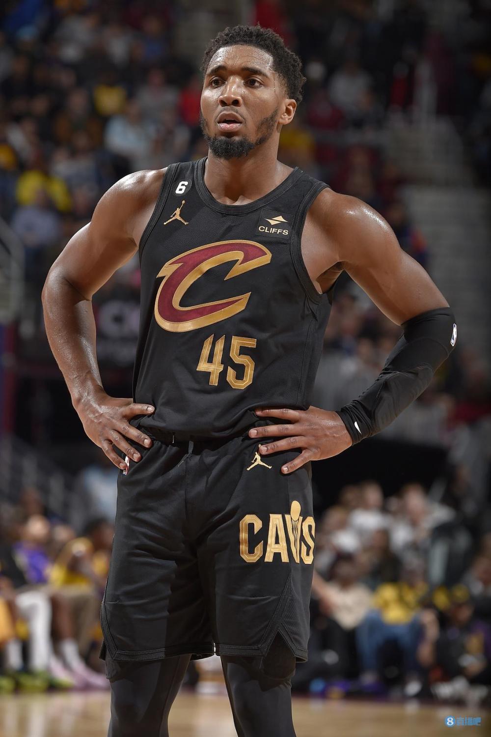 孔帕尼：不关注本菲卡与格雷罗的传闻，任何转会只会内部讨论（孔帕尼：不理会本菲卡与格雷罗传闻，转会事宜仅在内部讨论）