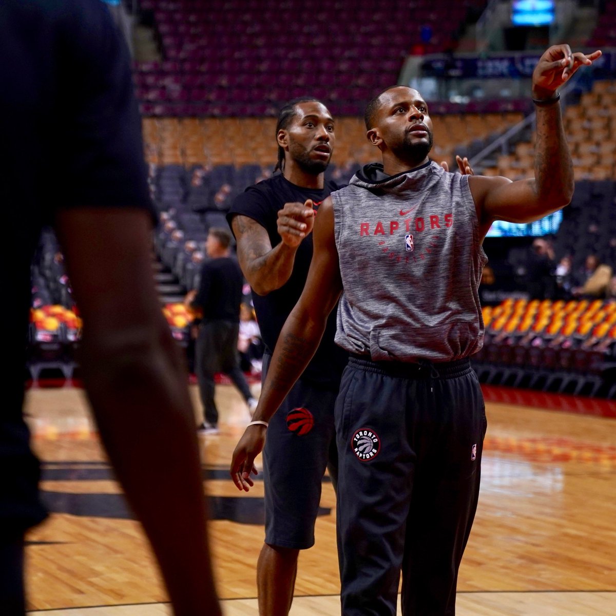 记者：蒋光太、莱昂纳多等人因伤缺阵，首发阵容多人带伤坚持（记者：蒋光太、莱昂纳多等伤停，首发多名球员带伤出战）