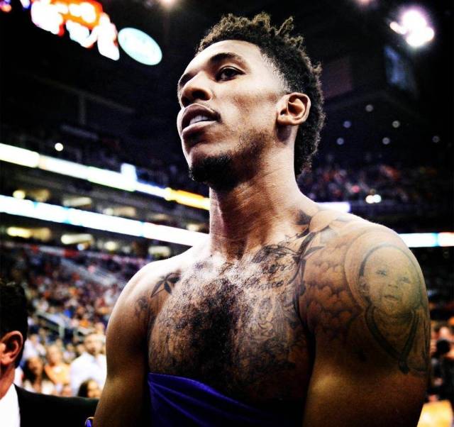 2026年美加墨世界杯扩军至48队，小组赛规则革新，淘汰赛对阵更复杂，传统强队与新势力激烈竞争。（2026美加墨世界杯扩军至48队：小组赛改制、淘汰赛更复杂，豪强与新势力激战升级）